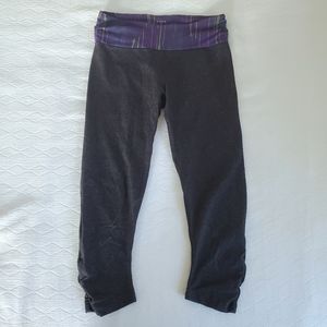 Zobha capri leggings in charcoal gray